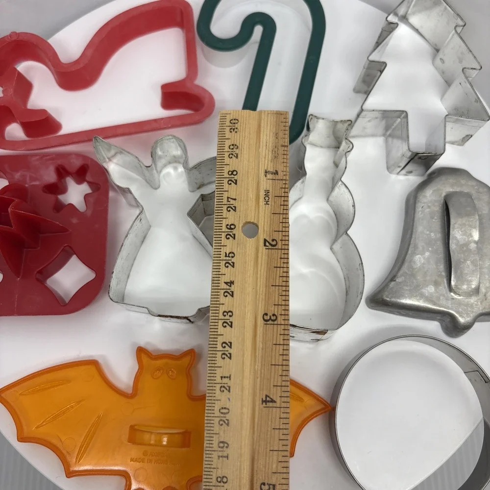Mixed Lot of 9 Cookie Cutters 5 Metal‎ 4 Plastic Holiday Bat Angel Sleigh Bell